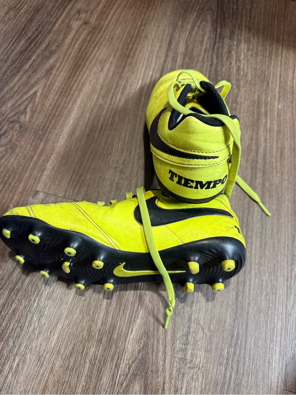 Nike Kids Yellow and Black Soccer Cleats